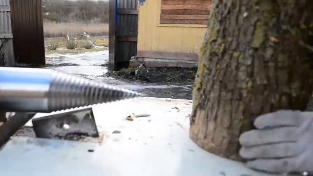 Винтовой дровокол-морковка в работе. смотреть онлайн