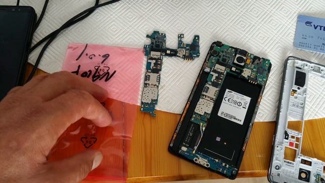 SAMSUNG NOTE 4 РАЗБОРКА НЕ ВКЛЮЧАЕТСЯ ВЫКЛЮЧАЕТСЯ ГЛЮЧИТ ЗНАМЕНИТАЯ MMC ОШИБКА смотреть онлайн