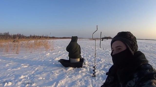 Наезд инспекторов Рыбнадзора на Ладожском Озере!!!!......Зимняя рыбалка 2019 год. смотреть онлайн