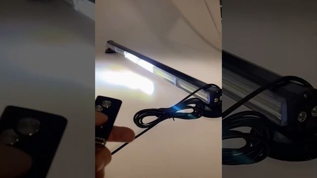 Проблесковый светодиодный маяк - LED люстра, белый свет, 12-24В, односторонняя, 85см, с пультом смотреть онлайн
