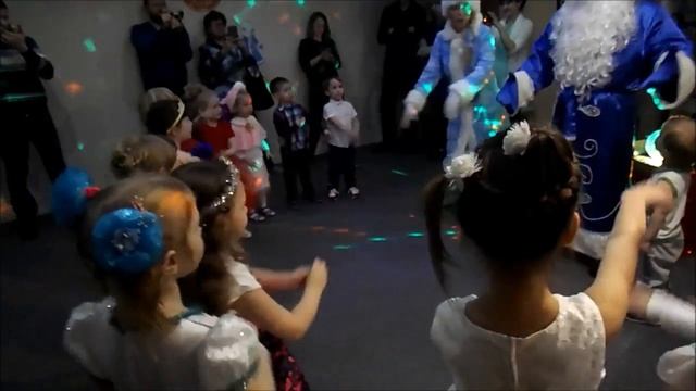 Елка в детском развивающем клубе "Кроха" смотреть онлайн