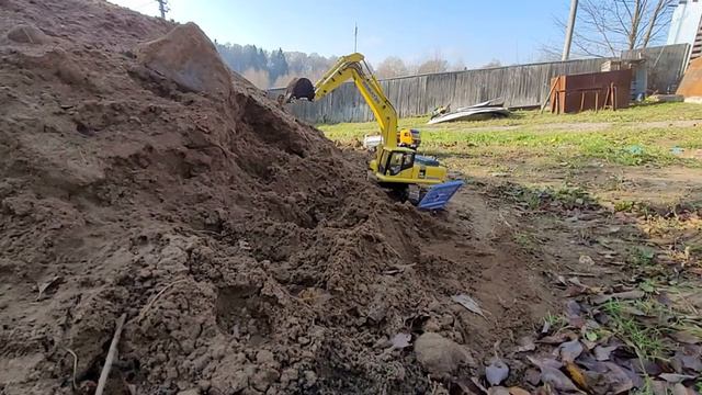1/14 RC EXCAVATOR LESU IN WORK. 1/14 LESU экскаватор в работе и самосвал мерседес 6х6 смотреть онлайн