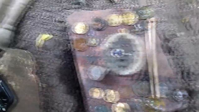 ЭТОТ ШУРФ ПРОСТО РАДУЕТ!!!С ЭТОГО ФУНДАМЕНТА 95 МОНЕТ!!!МД нам в помощь смотреть онлайн