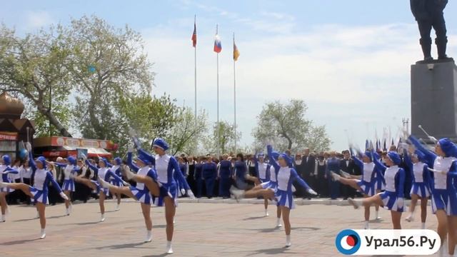В Оренбурге 10 000 участников станцевали «Вальс Победы» смотреть онлайн