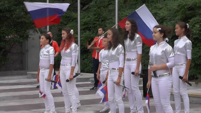 Губернаторский коллектив "Соловушка" - Три цвета надежды. День флага в Артеке. Лагерь Кипарисный. смотреть онлайн