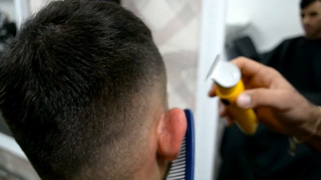 Low Fade With Short Hair - Men's Haircut