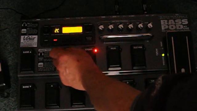 Korg AX3000B vs Bass POD Live XT - POD naff synth смотреть онлайн