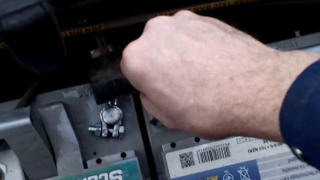 недо МТЗ-82.1 заглянем до акумуляторів