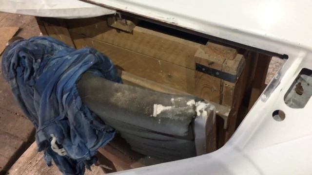 Заделываем сквозные дыры и боремся с ржавчиной на Ладе Гранта.