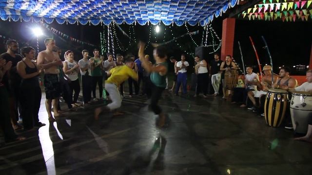 Inst Pipoca e Prof Simba. CapoeirAsia 2016 смотреть онлайн