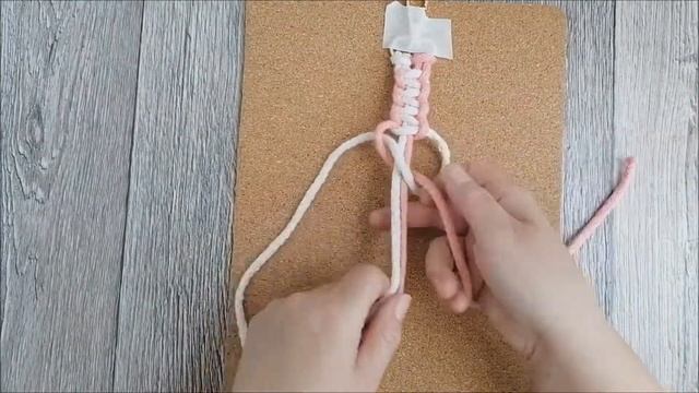 Лёгкий способ сплести брелок в технике Макраме | DIY | Macrame Tutorial смотреть онлайн