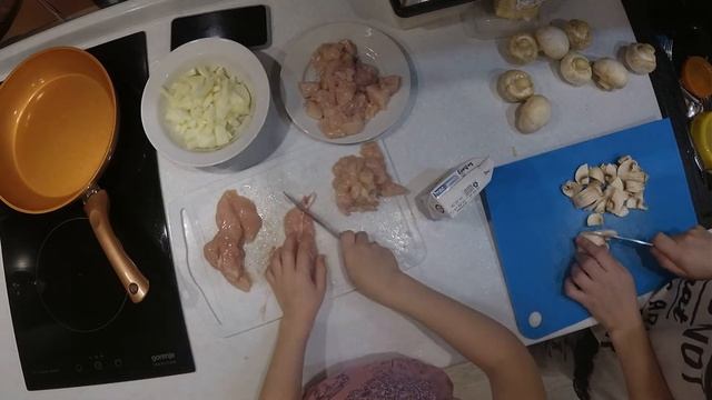 Видеорецепт жульена Жульен с курицей и грибами Готовим вместе с Викой смотреть онлайн
