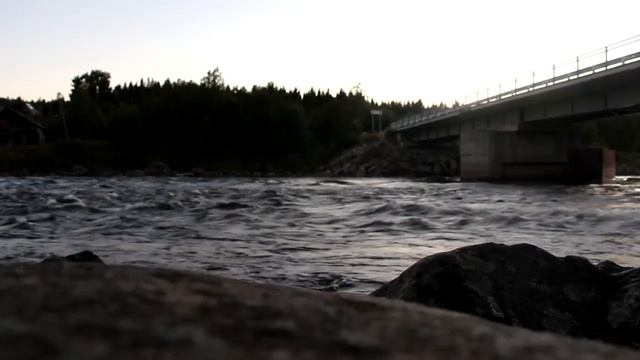 Сильнейшее течение реки Бурная река Природа Звуки воды смотреть онлайн