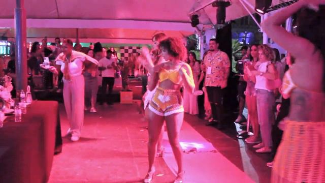 Miss Bumbum Verão 2023 - Desfile Das Candidatas Em Biquini Na Passarela Do Concurso De Beleza смотреть онлайн
