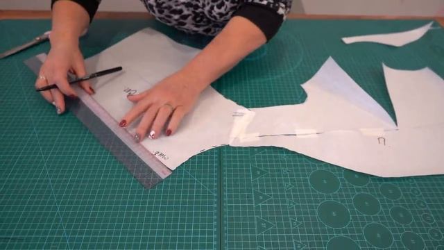 Урок 90. Построение стояче отложного воротника в V - образной горловине. Сто Шагов Портного.mp4 смотреть онлайн