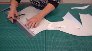 Урок 90. Построение стояче отложного воротника в V - образной горловине. Сто Шагов Портного.mp4