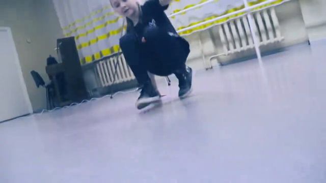 B-Girl Arina Kotik. 8 лет. (Школа №129). Студия брейк-данса Sense of life смотреть онлайн