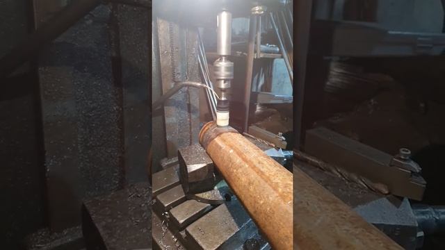 Сверловка трубы корончатым сверлом. смотреть онлайн