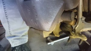 Замена шаровой опоры без снятия привода VW Polo при помощи перфоратора