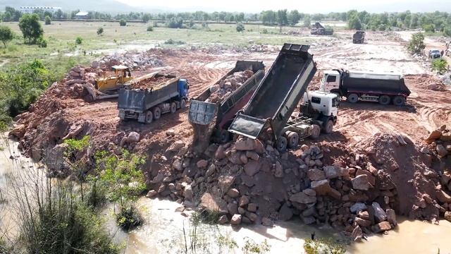 Beautiful Landfill Best Operator Dozers and Dump Trucks Team Hard Process moving and delivery stone смотреть онлайн