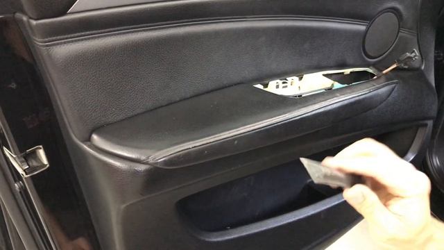 Как снять обшивку двери и ручку на БМВ Х6. How to remove door panel on BMW X6 смотреть онлайн