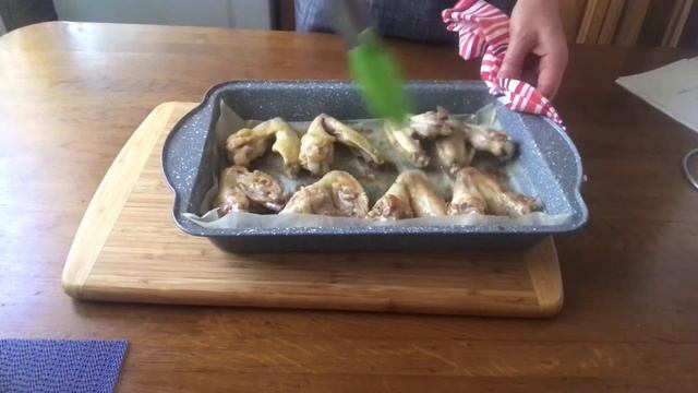 Это очень вкусно! Куриные крылышки в духовке. смотреть онлайн