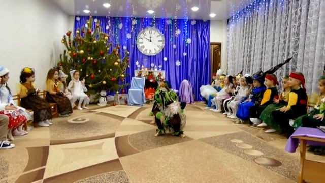 Танец мальчиков - лесовичков. Старшая. смотреть онлайн