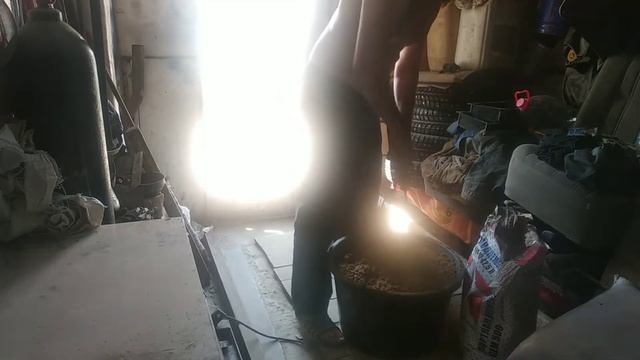 Мотороллер муравей, пригнали на ТО! Плитки по тихоньку прибавляется! смотреть онлайн