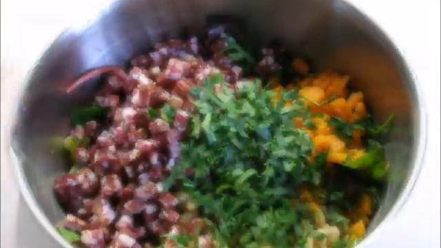 САЛАТ С САЛЯМИ И ФАСОЛЬЮ. ОЧЕНЬ ВКУСНЫЙ И ПРОСТОЙ! смотреть онлайн