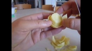 Карвинг. Как вырезать розу из картофеля.