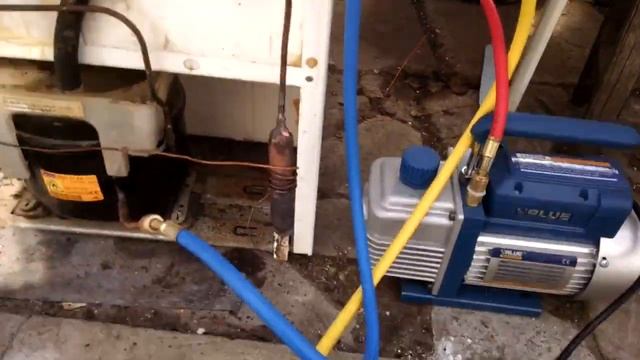 Ремонт холодильника ZANUSSI ZRB 34 NCВключается не холодит замена капилярной трубки смотреть онлайн