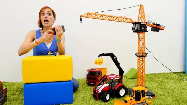 Машинки строят дом. Играем в стройку с Машей Капуки смотреть онлайн