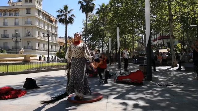 Flamenco Dancer at Plaza Puerta de Jerez, Seville, Spain 9/4/2022 ??? Flamenco. Sevilla, España. смотреть онлайн