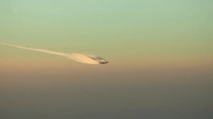 Почему самолёты оставляют белый след в небе?