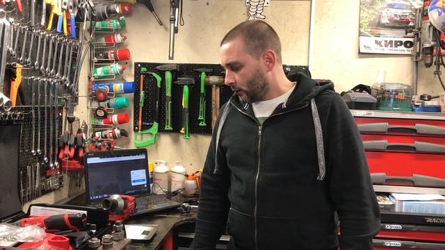 Milwaukee M12 FUEL™ 1/2" Stubby Impact Wrench смотреть онлайн