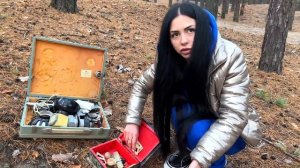 СОБАКИ ОТКОПАЛИ СТАРИННЫЙ КЛАД В ЛЕСУ / хаски нашел золото