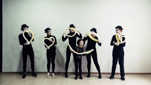 Пантомима "8 марта"