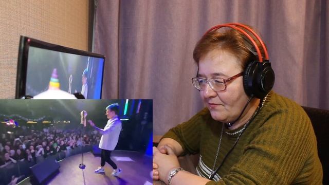 МАМА СМОТРИТ КОНЦЕРТ ИЛЬИ МАЗЕЛОВА смотреть онлайн