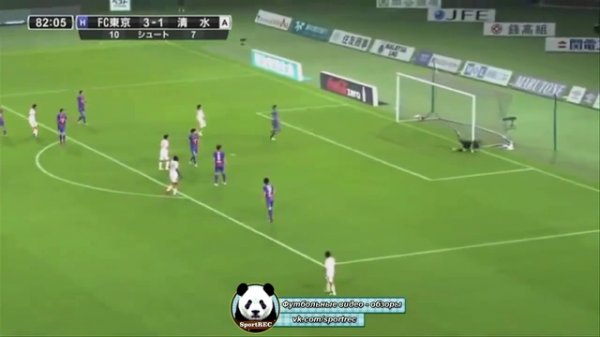 Красивый гол обводящим ударом