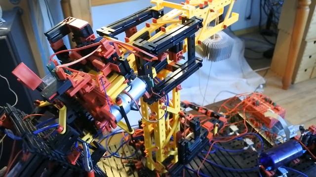 fischertechnik pneumatic "hand" #109 : Wrist, yaw, switch, gears, hand, Python, algorithm смотреть онлайн