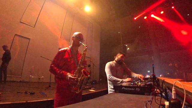 Dj Pharaon & Syntheticsax - WOW Theatre Club (Live Record) смотреть онлайн