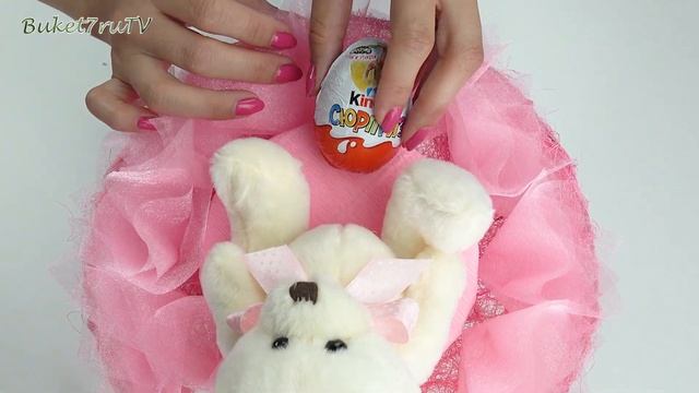 Букет из киндер сюрпризов с плюшевой игрушкой. Пошаговый видео мастер-класс