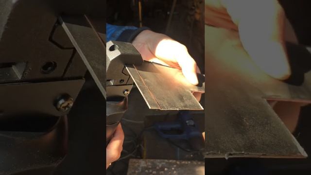 Пневматический дырокол-кромкогиб от фирмы Кинг Тони смотреть онлайн