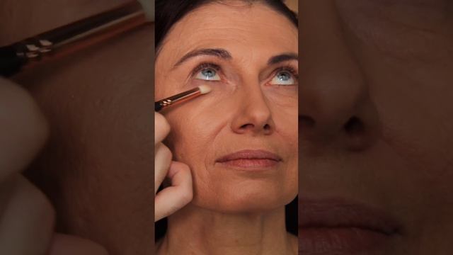 ВАРИАНТ МАКИЯЖА ДЛЯ СВЕТЛЫХ ГЛАЗ смотреть онлайн