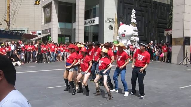 Visit Malaysia Year 2014 Flash Mob @ Pavilion on New Year Day смотреть онлайн