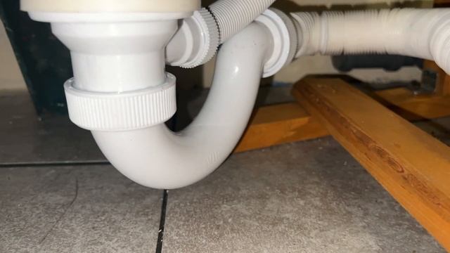 ЗА ШТОРАМИ ТРЕУГОЛЬНОГО ДОМА! смотреть онлайн