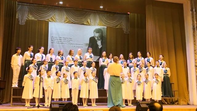 Ф. Грубер Тихая ночь. Хор Академия детства.mp4 смотреть онлайн