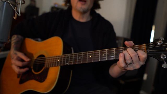"Riptide" by Vance Joy - Quick Guitar Lesson of the basic chords and technique смотреть онлайн