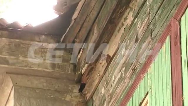 С наступлением дождливой погоды жители дома по улице Холмистой запасаются тазиками и ведрами. смотреть онлайн