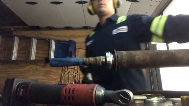 How to change a carrier bearing without a puller or if it is hard to remove смотреть онлайн